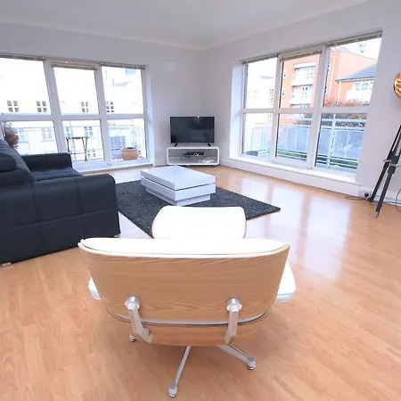 Apartment Perfect For Long Term Stays *
